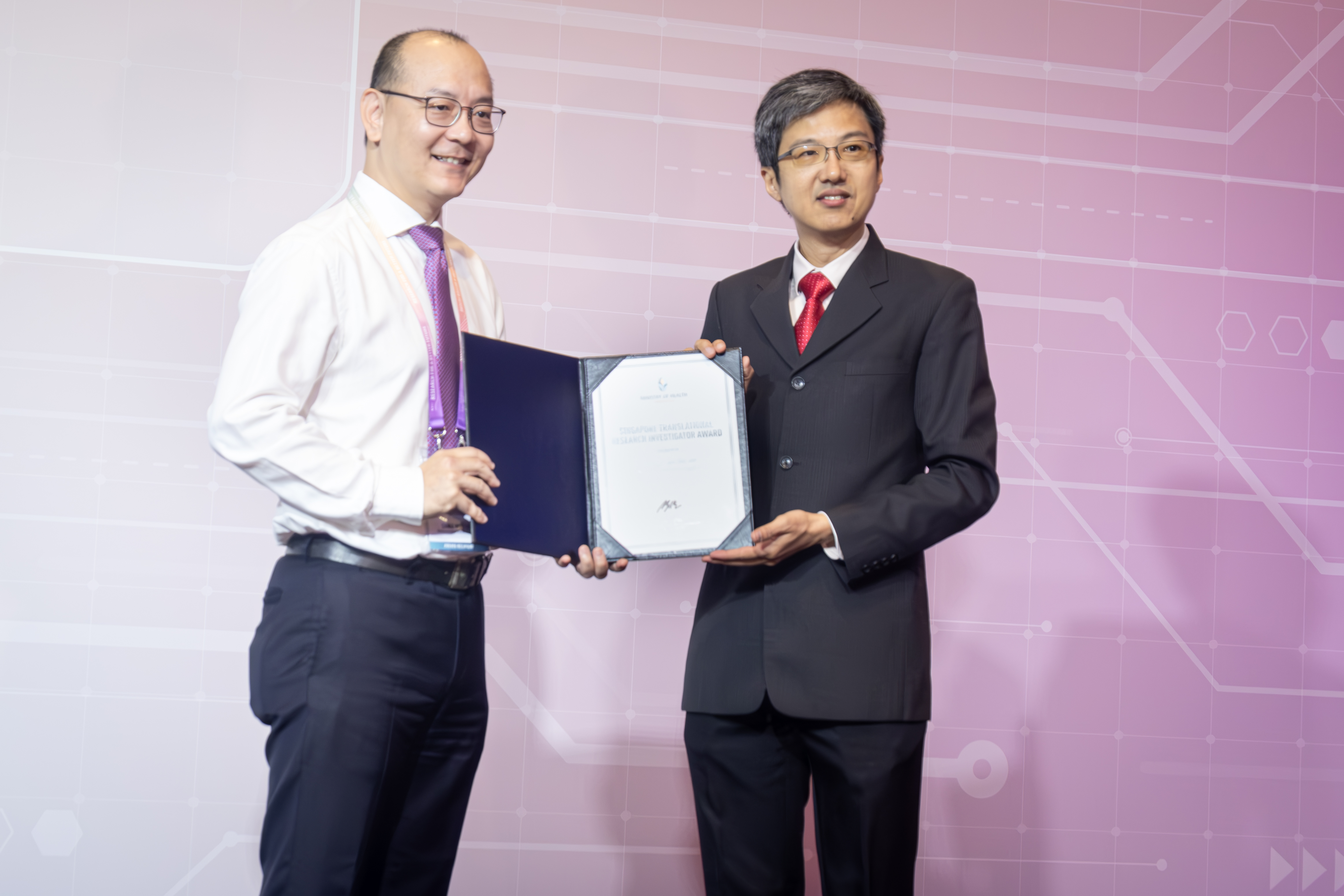 Prof Wee Joo Chng, Executive Director, Singapore Translational Cancer Consortium (STCC) received the Singapore Translational Research (STAR) Investigator Award